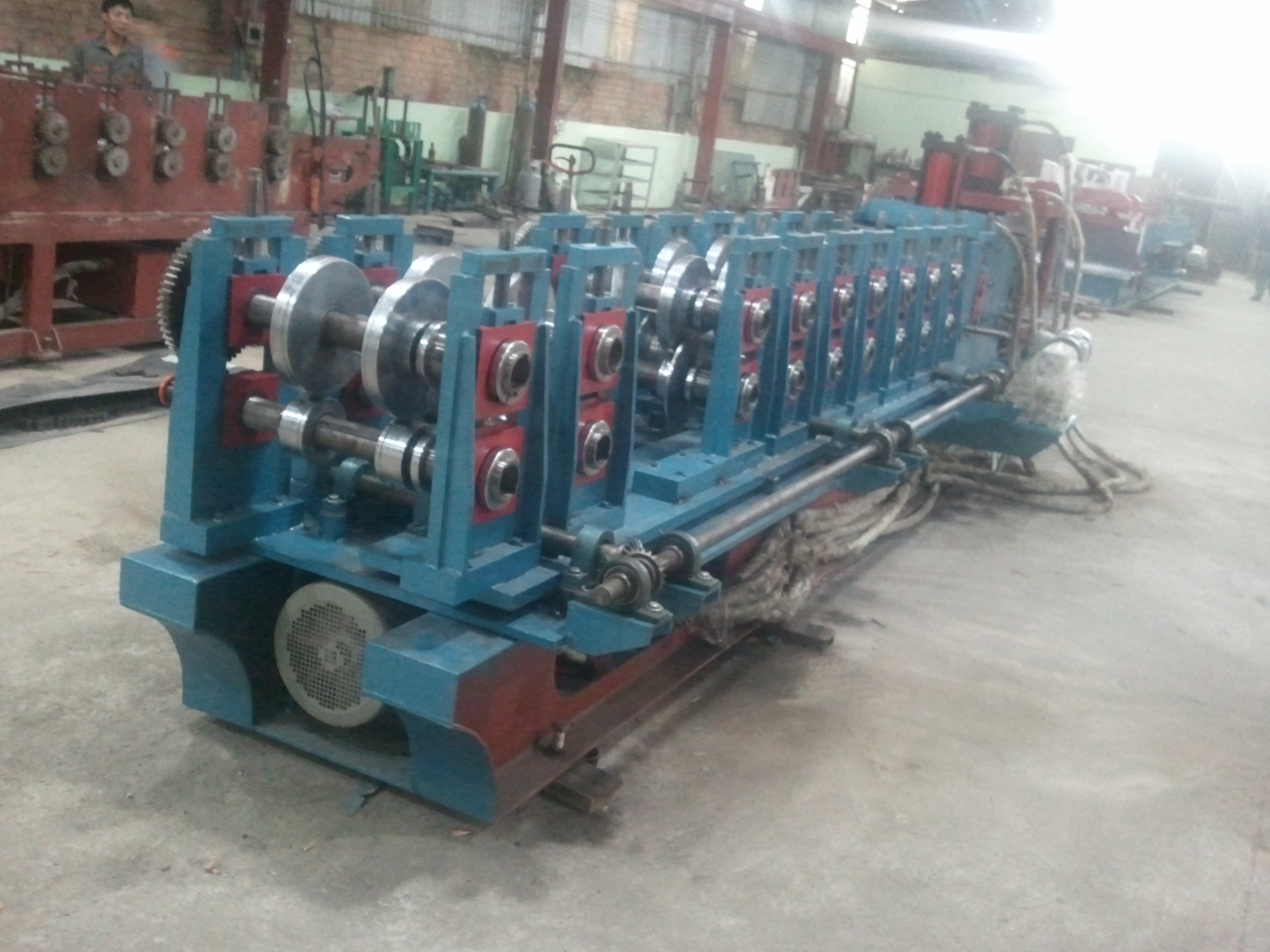 C PURLIN ROLL FORMING MACHINE ( AUTO CHANGE SIZE )